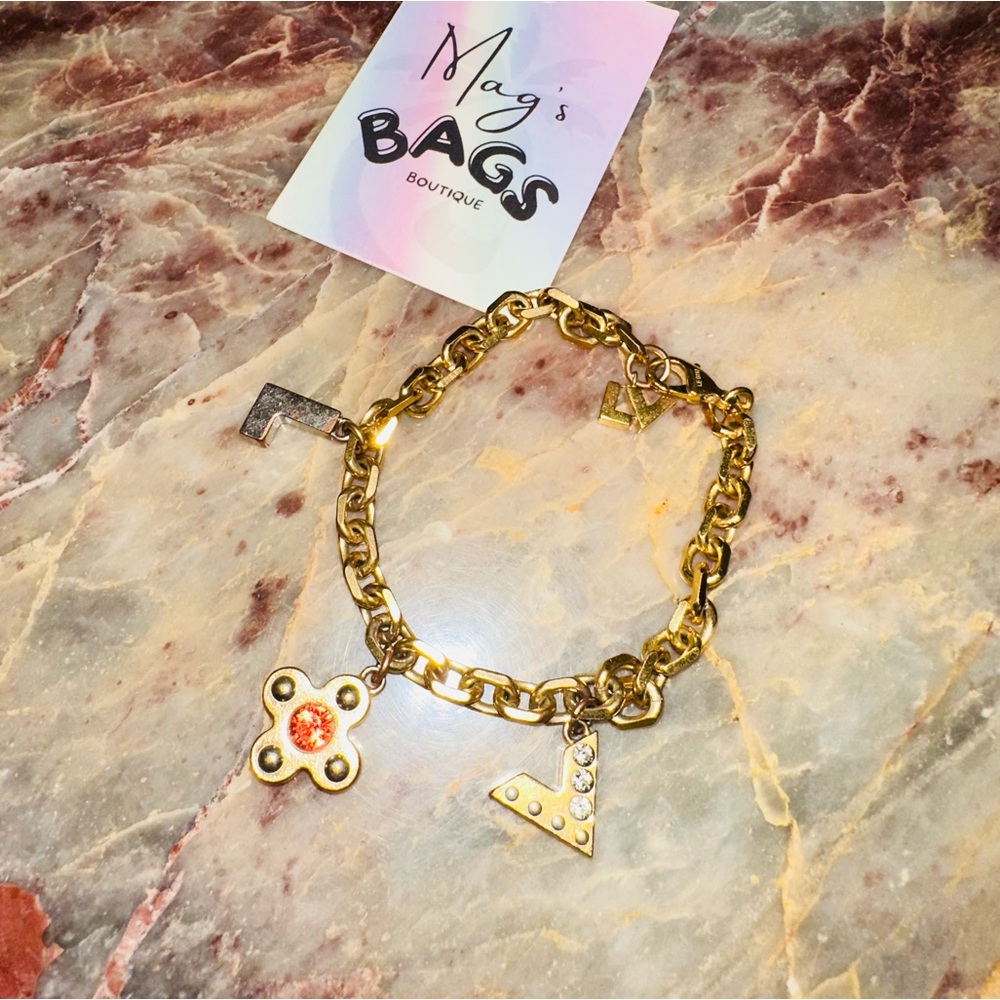 Louis Vuitton: Crystal Love Letters LV Charm Bracelet - Picture 6 of 12